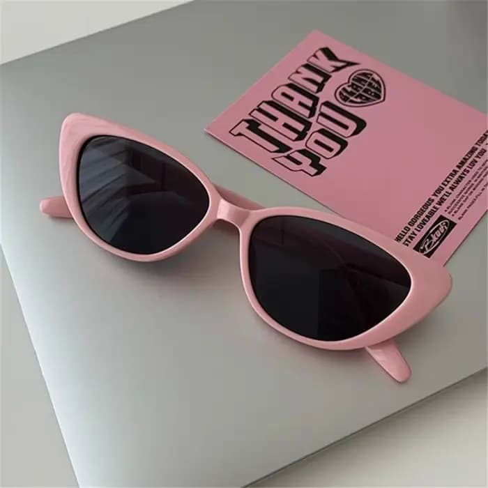 Lunettes de soleil en forme d'œil de chat