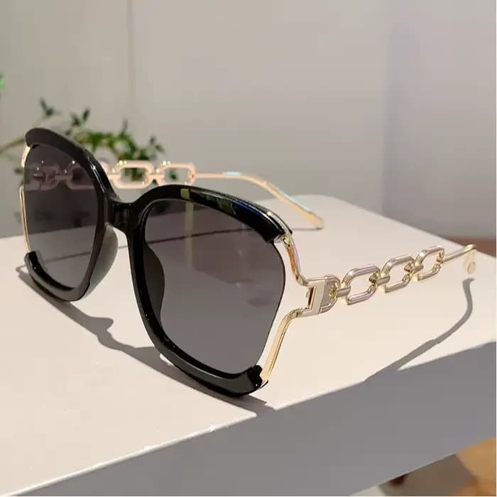 Lunettes carrées chics à la mode