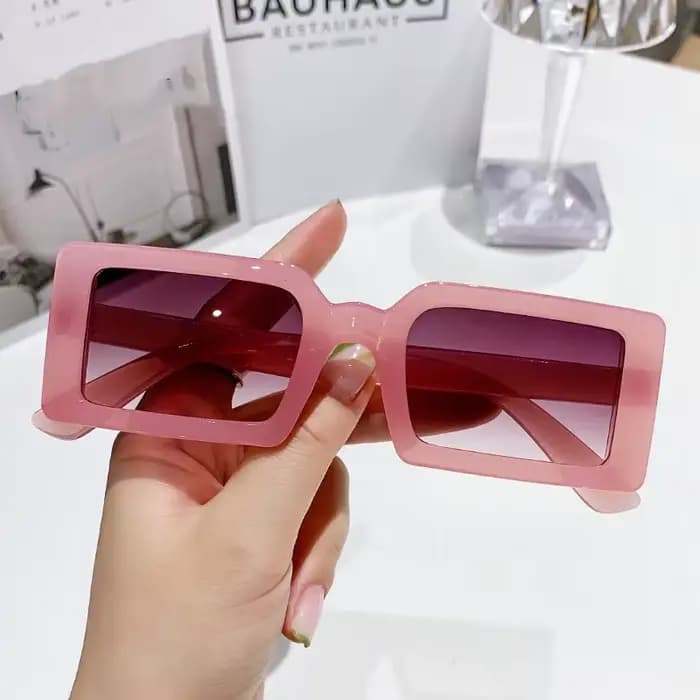 Lunettes de soleil rectangulaires à la mode pour femmes