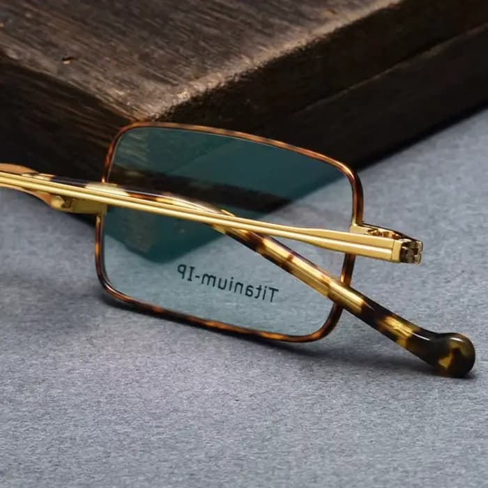 Monture de lunettes carrée japonaise en titane de petite taille