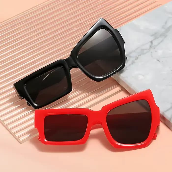 Lunettes de soleil hip-hop tendance et amusantes avec sourcils surélevés d'un côté