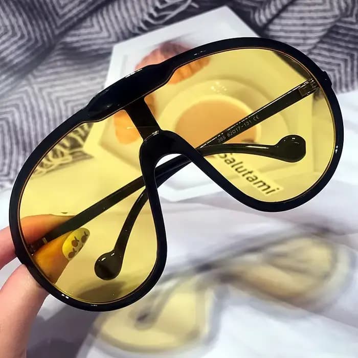 Lunettes de soleil surdimensionnées