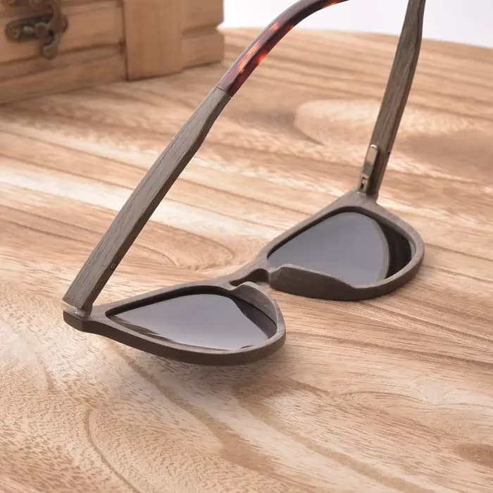 Lunettes de soleil tendance en bois de noyer pour femmes et hommes