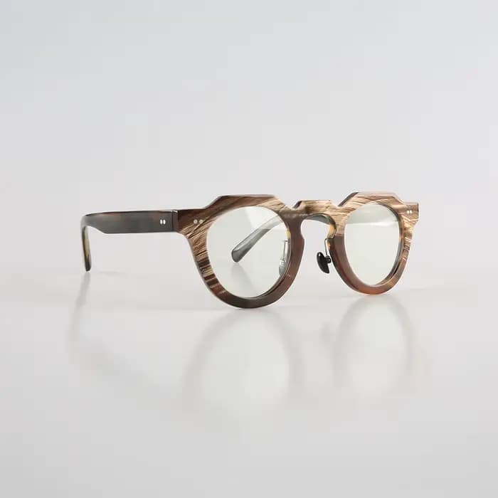 Lunettes de soleil en corne laminée à différentes couches