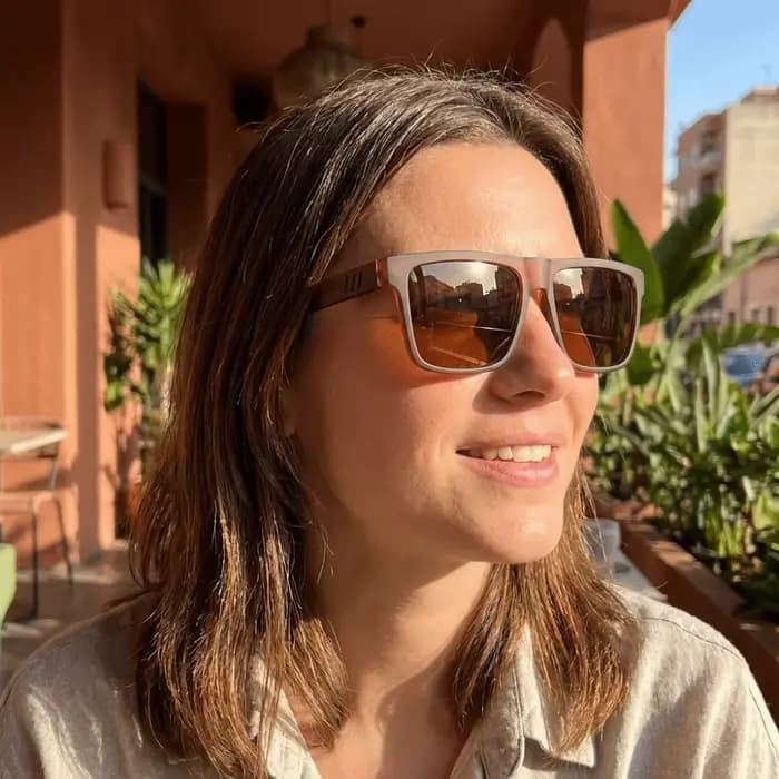 Lunettes de soleil carrées avec monture en bois de bambou