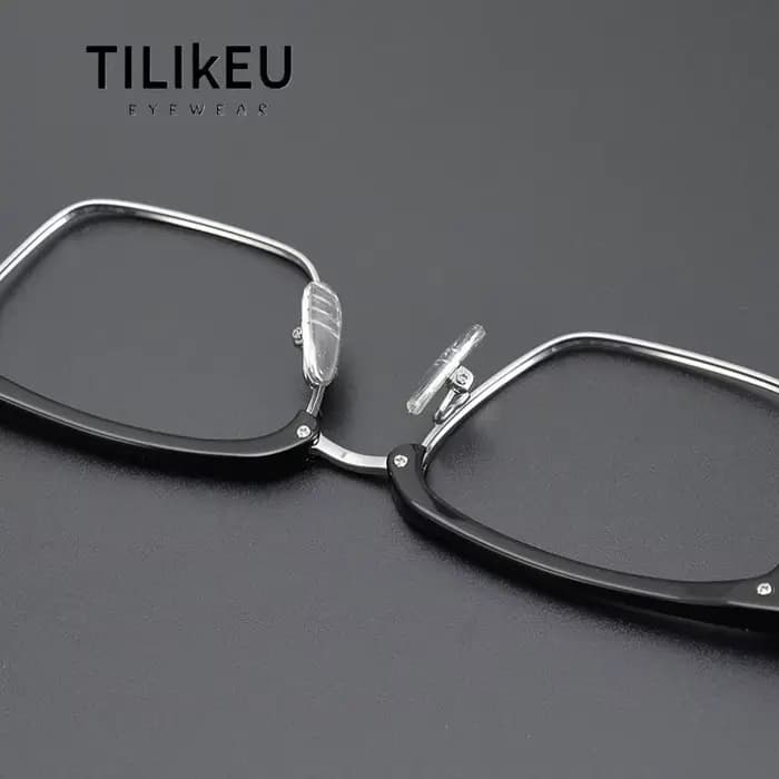 Montures de lunettes en titane pur de la marque New York