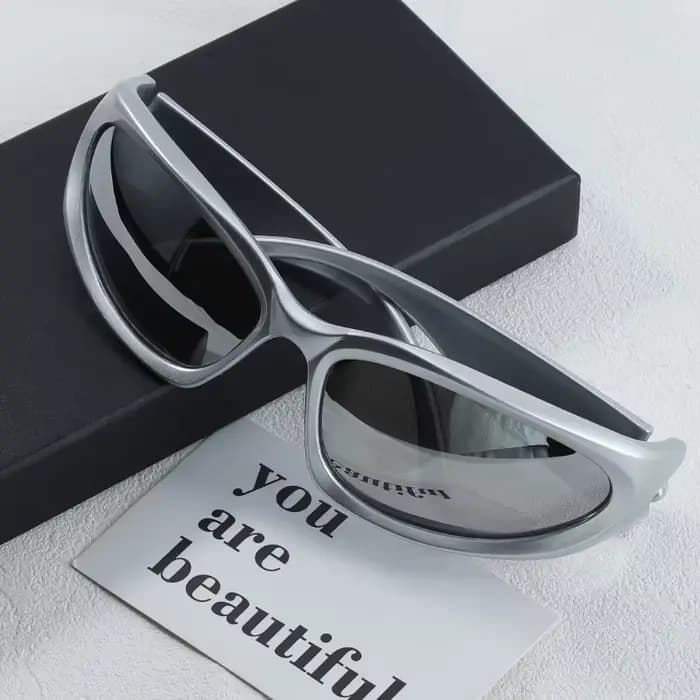 Lunettes argentées à monture irrégulière de style Y2K