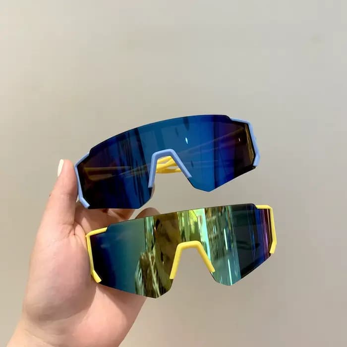Beaux lunettes de soleil pour garçon