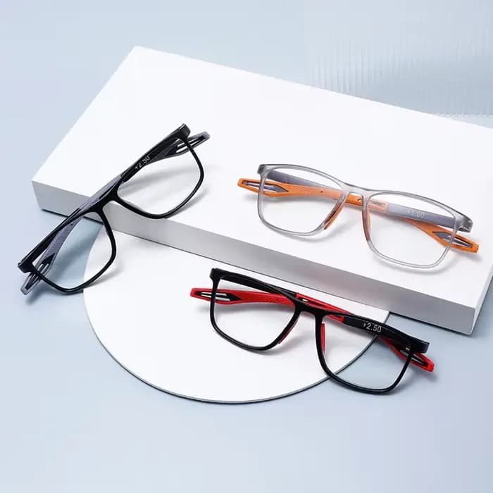 Trois paires de lunettes de lecture à grande monture élégantes et confortables