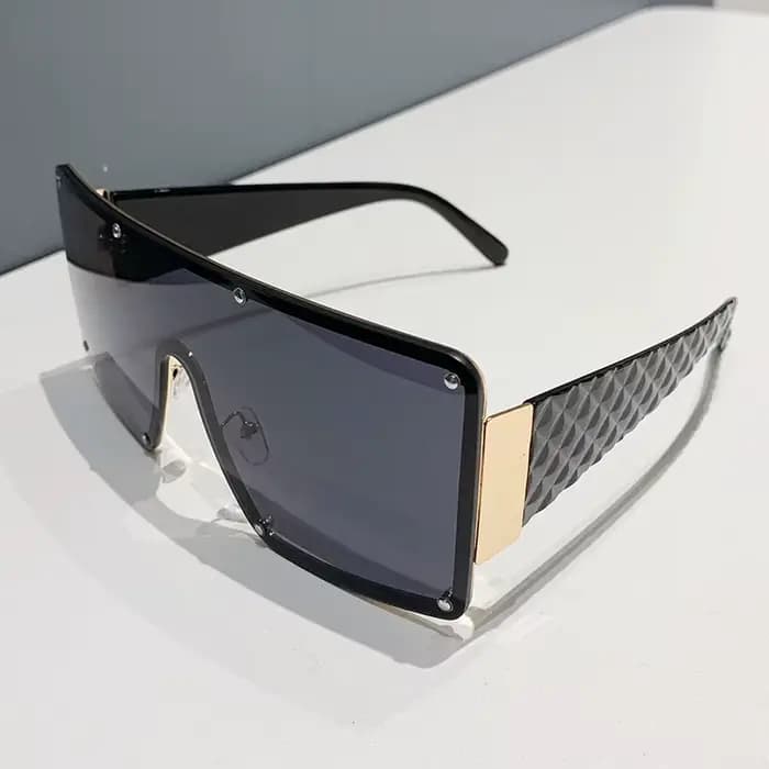 Lunettes de soleil futuristes à grande monture