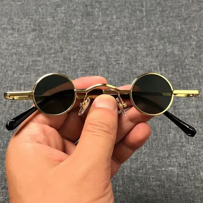 Petites lunettes de soleil rondes à monture ultra en métal