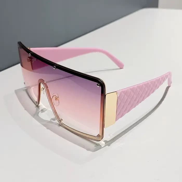 Lunettes de soleil futuristes à grande monture