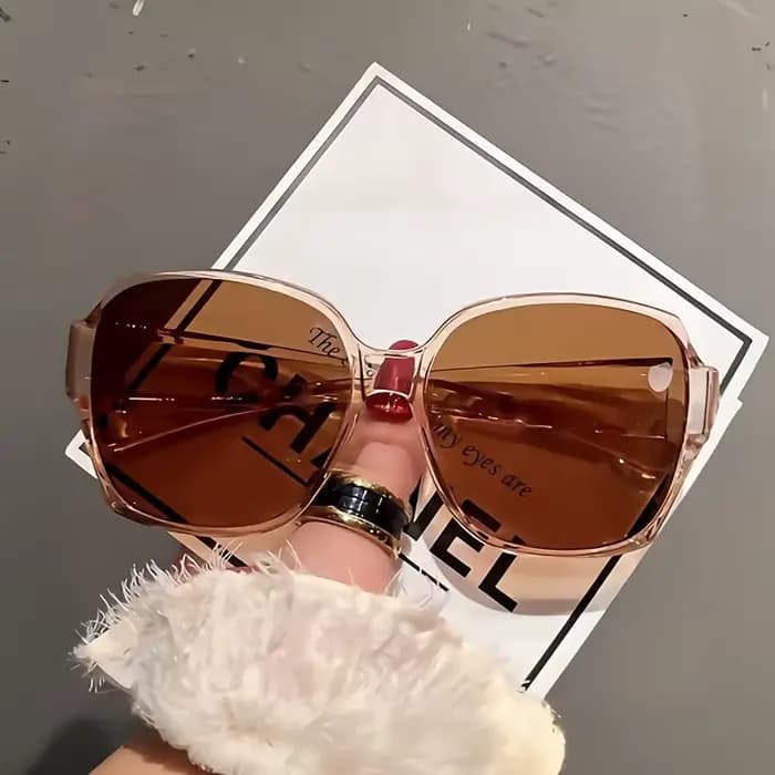 Lunettes de soleil surdimensionnées à la mode