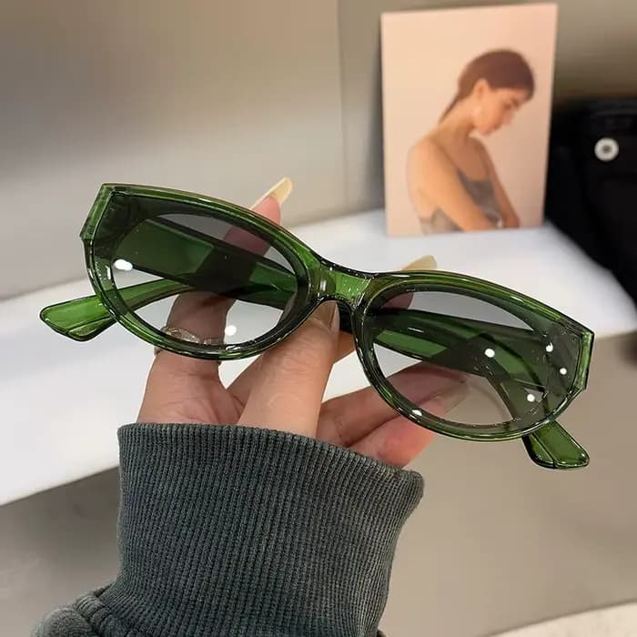 Lunettes de soleil à monture narrétro pour femmes