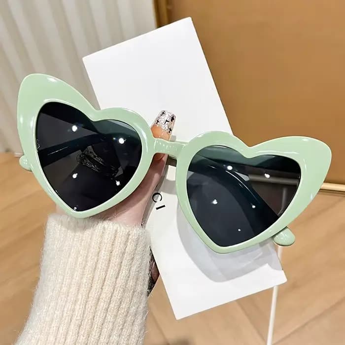 Lunettes de soleil pour femmes en forme de cœur rose