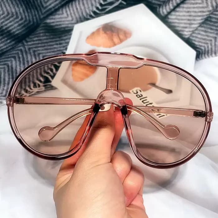 Lunettes de soleil surdimensionnées