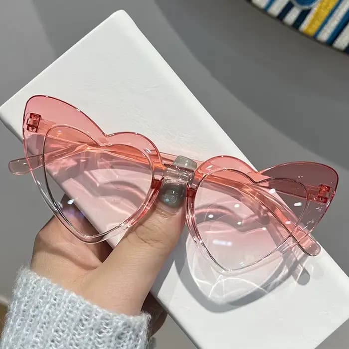 Lunettes de soleil en forme de cœur pour femmes