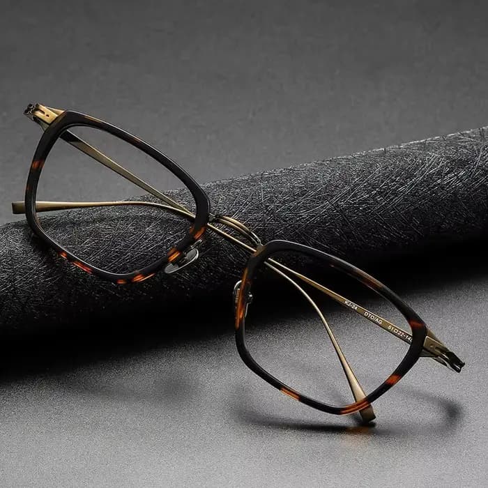 Monture de lunettes carrée en titane pur
