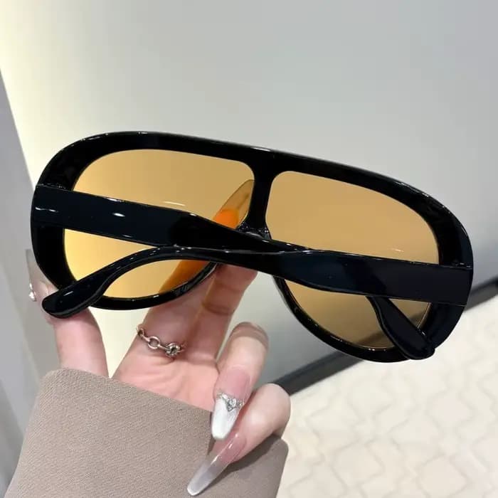 Lunettes de soleil intégrées à grande monture pour femmes