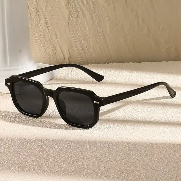 Lunettes de soleil rétro à monture polygonale avec branches rayées et rivets