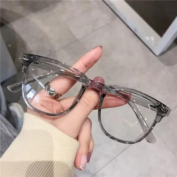 Lunettes à monture ronde à la mode avec verres transparents
