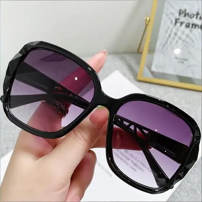 Lunettes de soleil tendance pour défilés de mode