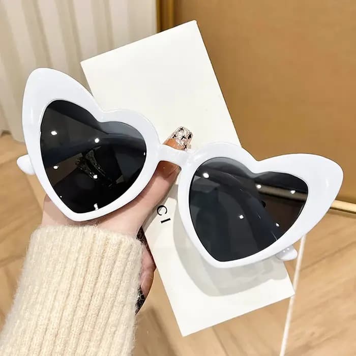 Lunettes de soleil pour femmes en forme de cœur rose