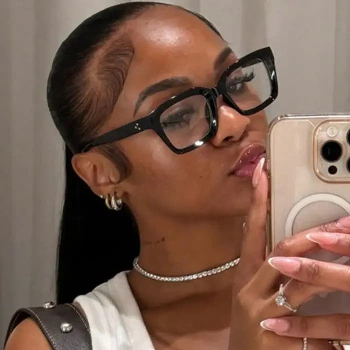 1 paire de lunettes carrées noires à grande monture pour femme, simples, décontractées, sexy, avant-gardistes européennes et américaines, au style décontracté, exquises et polyvalentes, lunettes sans