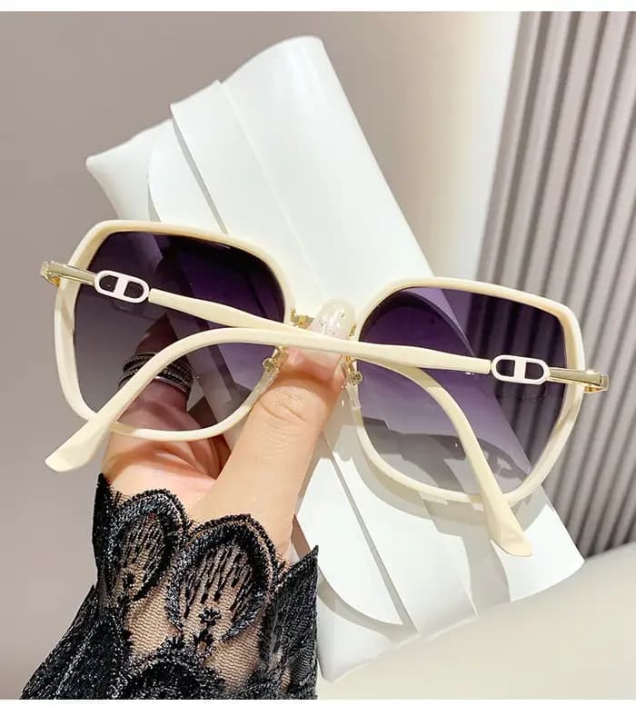Lunettes de soleil à bord brillant pour femmes