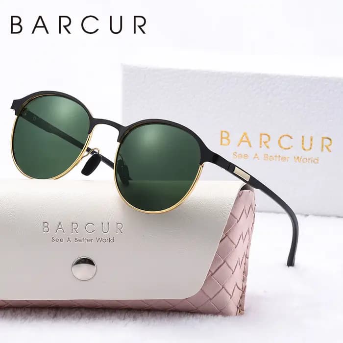 Lunettes de soleil noires délicates pour femmes
