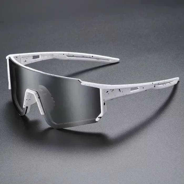 Une paire de lunettes élégantes pour hommes.
