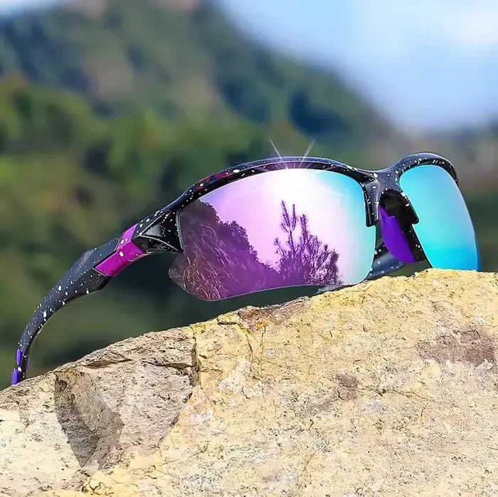Une paire de lunettes semi-cerclées