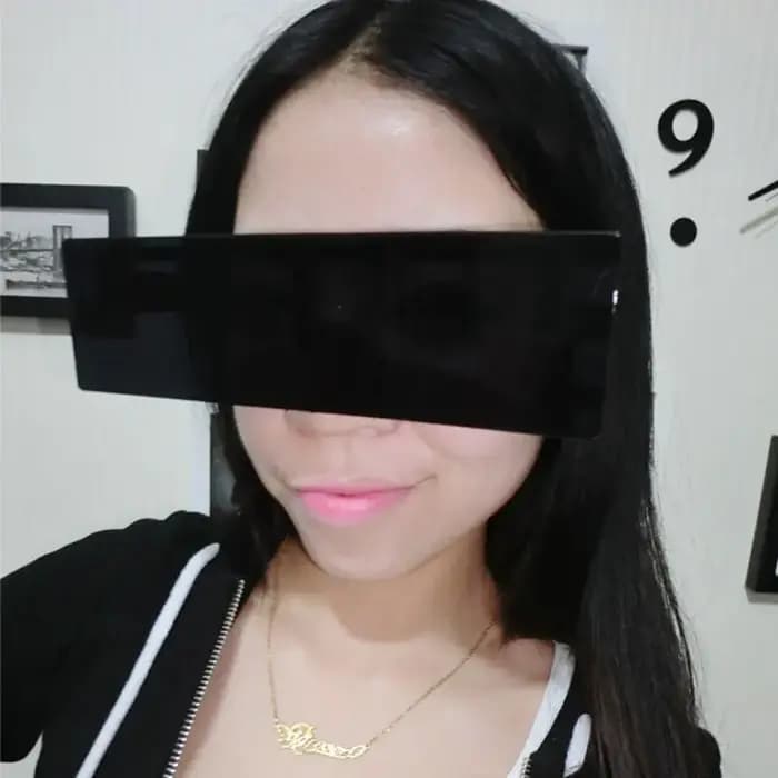 Lunettes de soleil rectangulaires en barre noire, une pièce