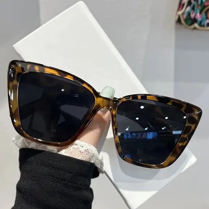 Lunettes de soleil œil de chat tendance pour femmes, lunettes de soleil carrées rétro, nouvelle protection UV400, lunettes de soleil tendance pour l'été