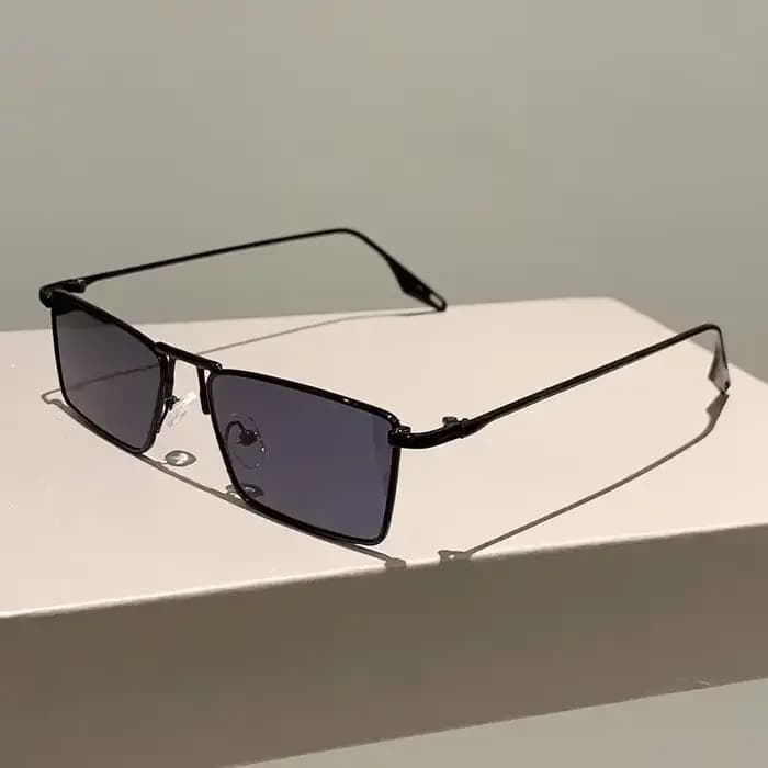 Lunettes de soleil rétro années 90