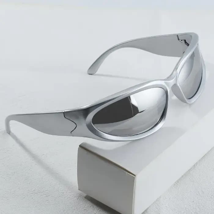 Lunettes argentées à monture irrégulière de style Y2K