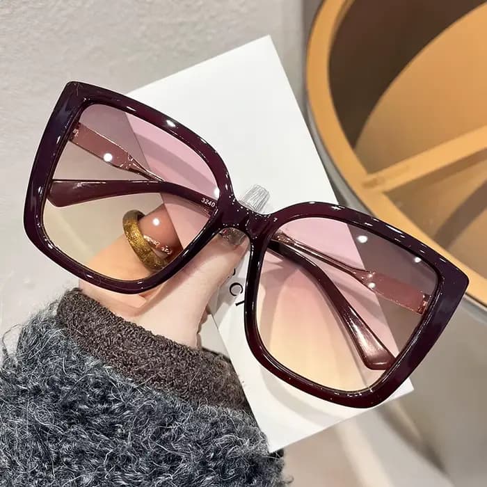 Nouvelles Lunettes de Soleil Femme 2026 Tendance Rétro Polyvalentes en Dentelle Colorées de Haute Qualité Monture Large Carrée